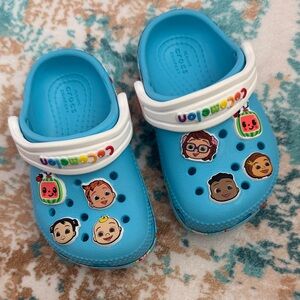 CROCS CoComelon Light Blue Clogs with Character Charms Toddler Size 6